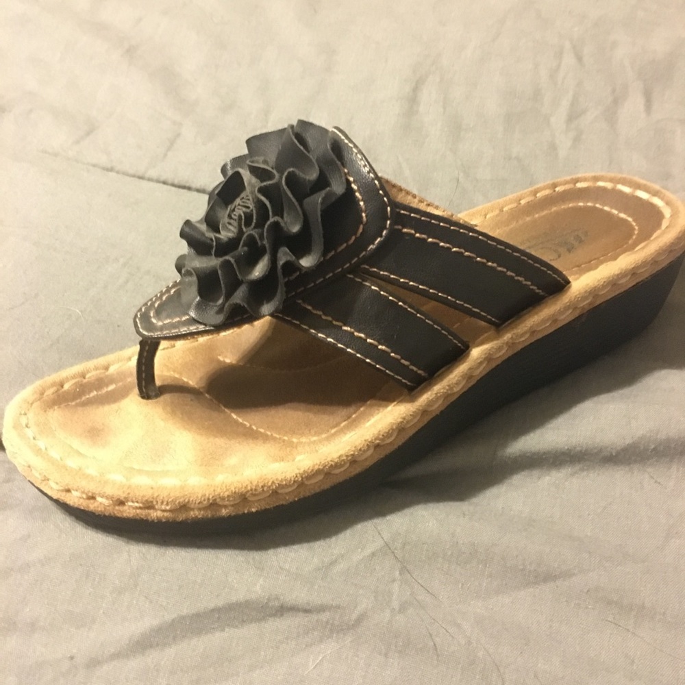Cliff White Mountain Leather Flip Flops